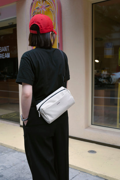 Slingbag 輕便防潑水斜跨包-燕麥色