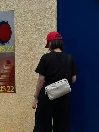 Slingbag 輕便防潑水斜跨包-燕麥色