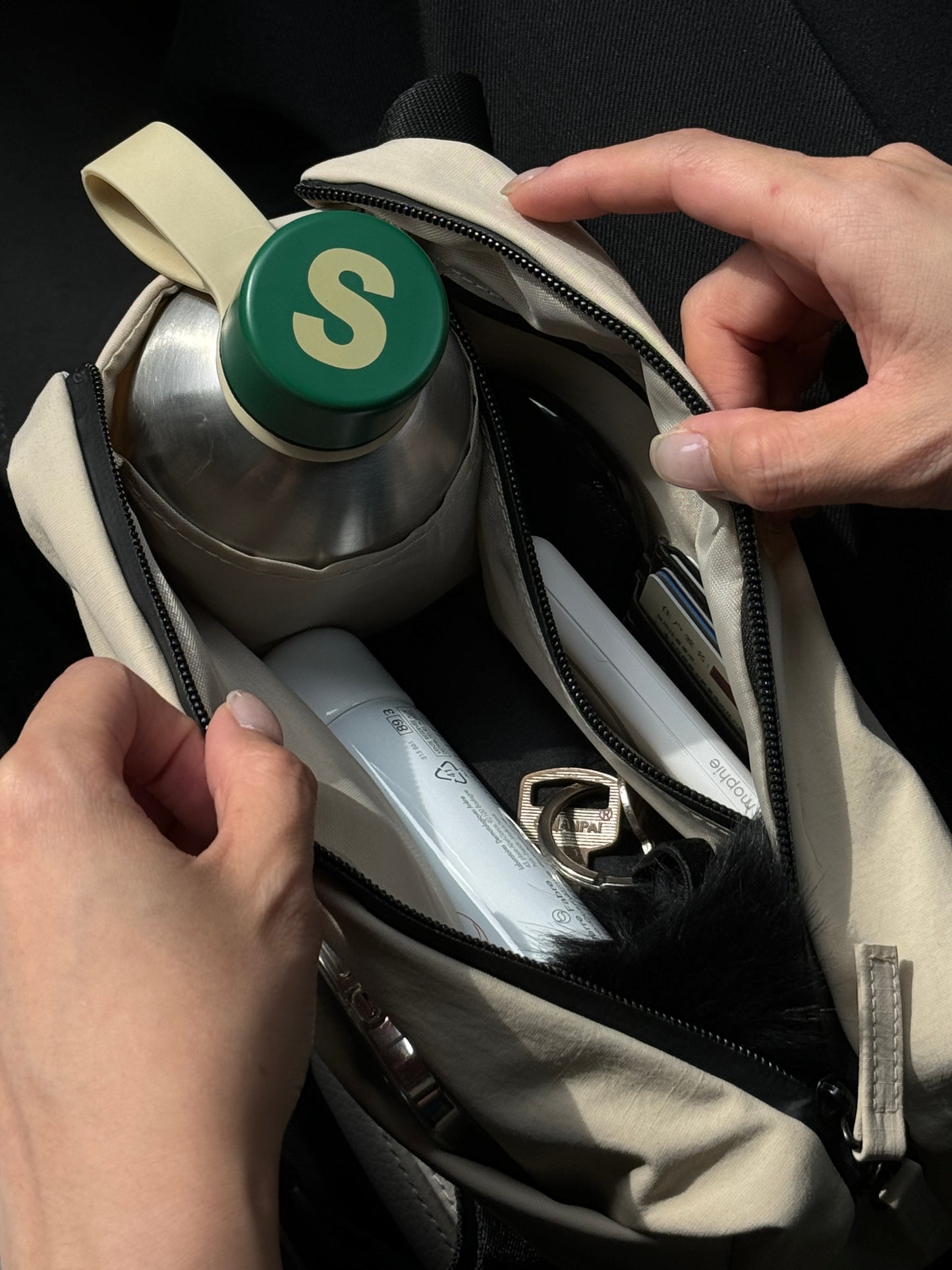 Slingbag 輕便防潑水斜跨包-燕麥色