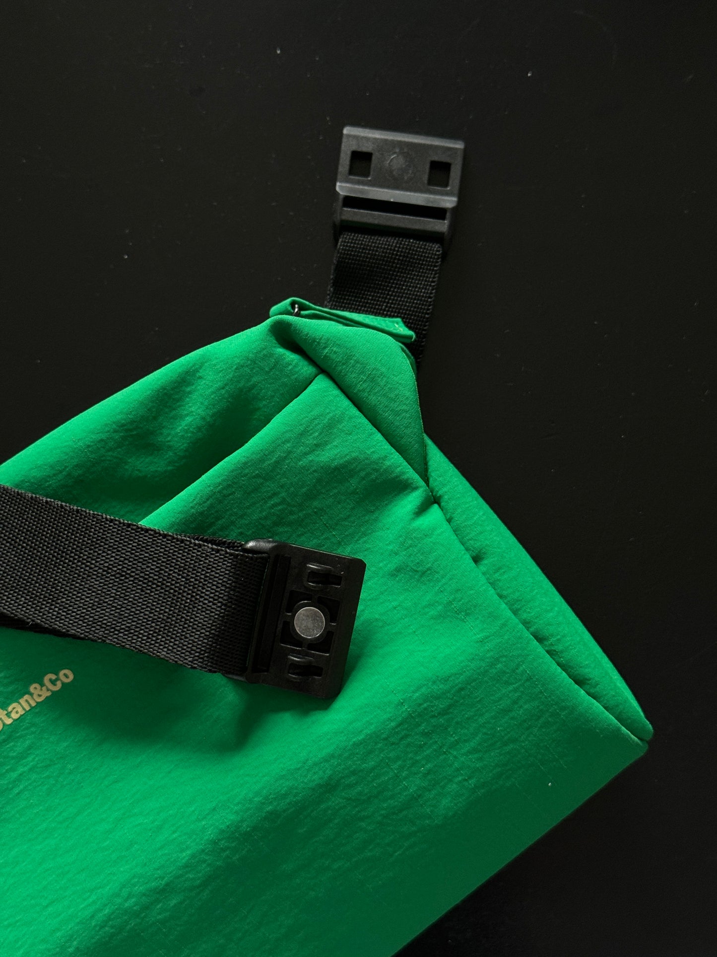 Slingbag 輕便防潑水斜跨包-綠色